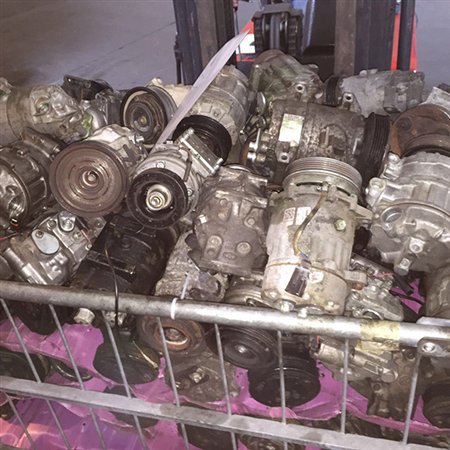 汽车空调压缩泵(13)